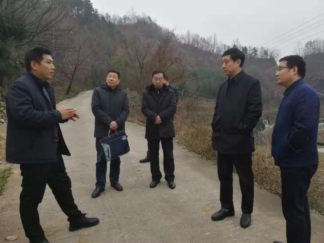 县委书记许水兆暗访调研脱贫攻坚工作