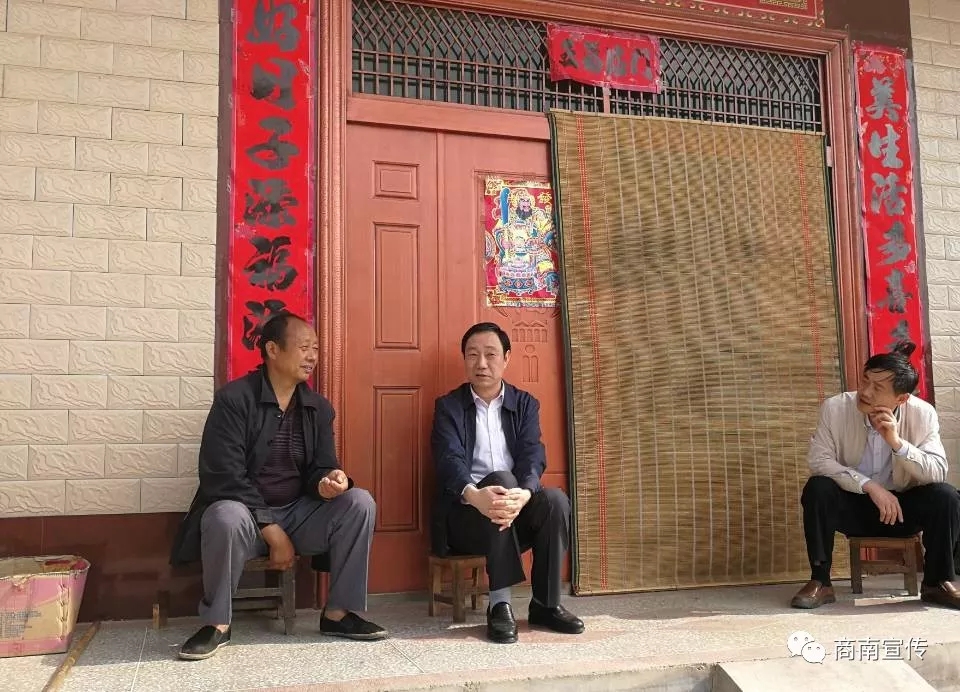 县委书记许水兆深入金丝峡镇暗访非贫困村脱贫攻坚工作
