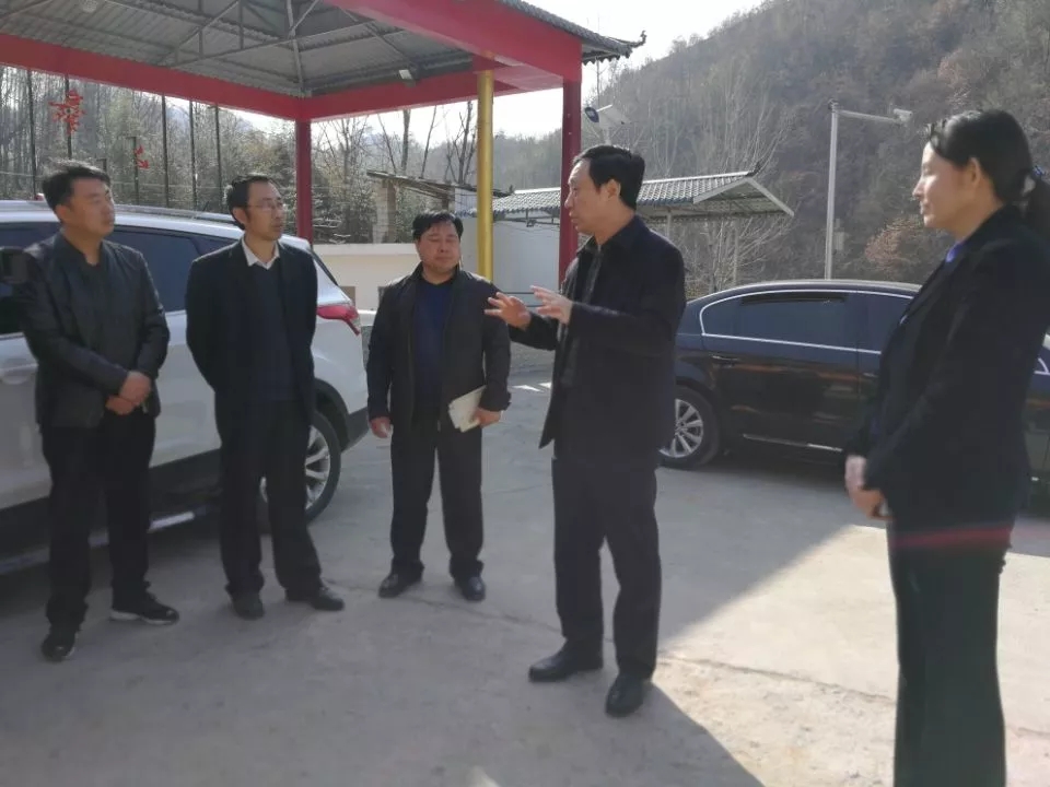 县委书记许水兆深入青山镇调研脱贫攻坚工作