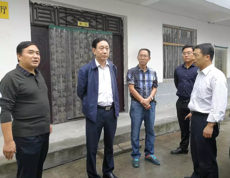 县委书记许水兆实地督查秦岭地区违规建筑和生态环境突出问题专项整治