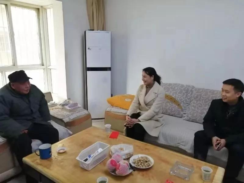 县委副书记刘华深入一线开展春节慰问活动