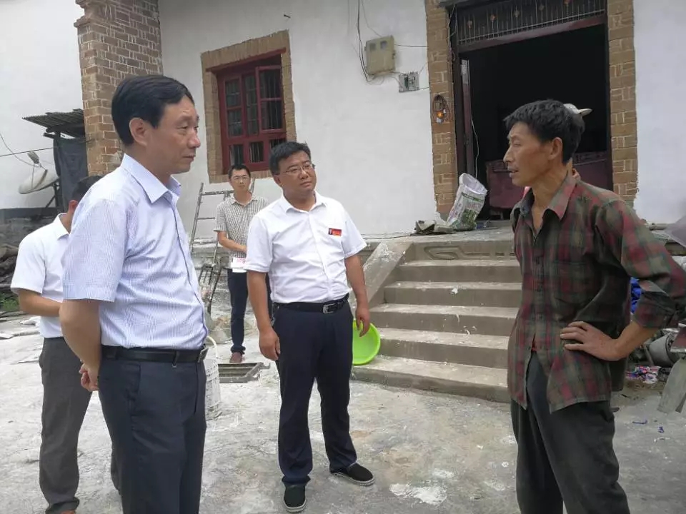 县委书记许水兆深入过风楼镇暗访脱贫攻坚工作