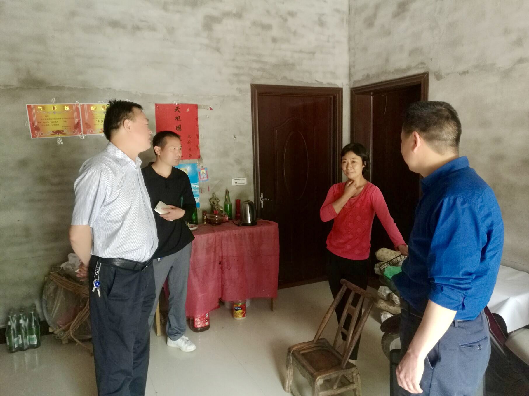 副县长徐贤斌暗访湘河镇脱贫攻坚工作-商南县人民政府