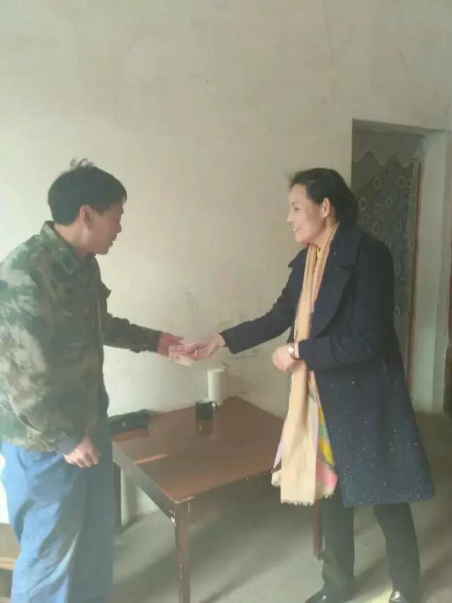 刘华到青山镇开展春节访贫慰问活动-商南县人民政府