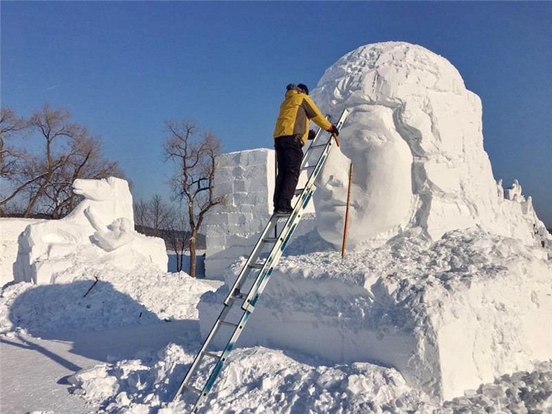 巨型雪雕领衔长春净月雪世界开园