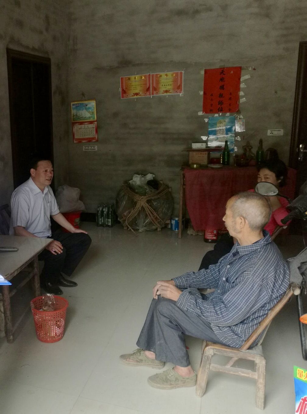 副县长徐贤斌暗访湘河镇脱贫攻坚工作-商南县人民政府